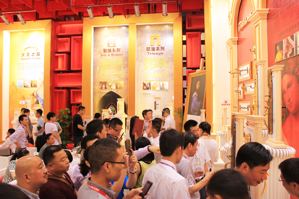 科技五金倡導(dǎo)者—匯泰龍“龍?映輝”主題展亮相廣州建博會